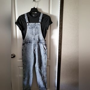 Size 4 light wash Old Navy Overalls